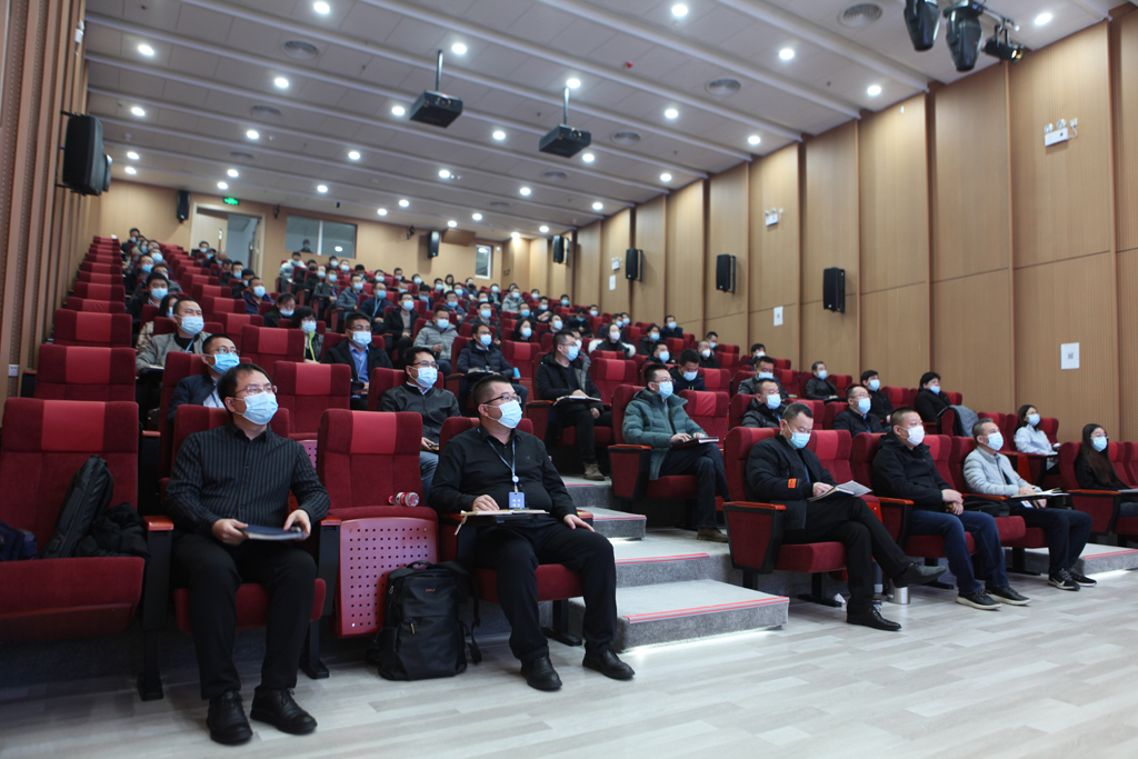 太阳成微电召开中干高管述职会议